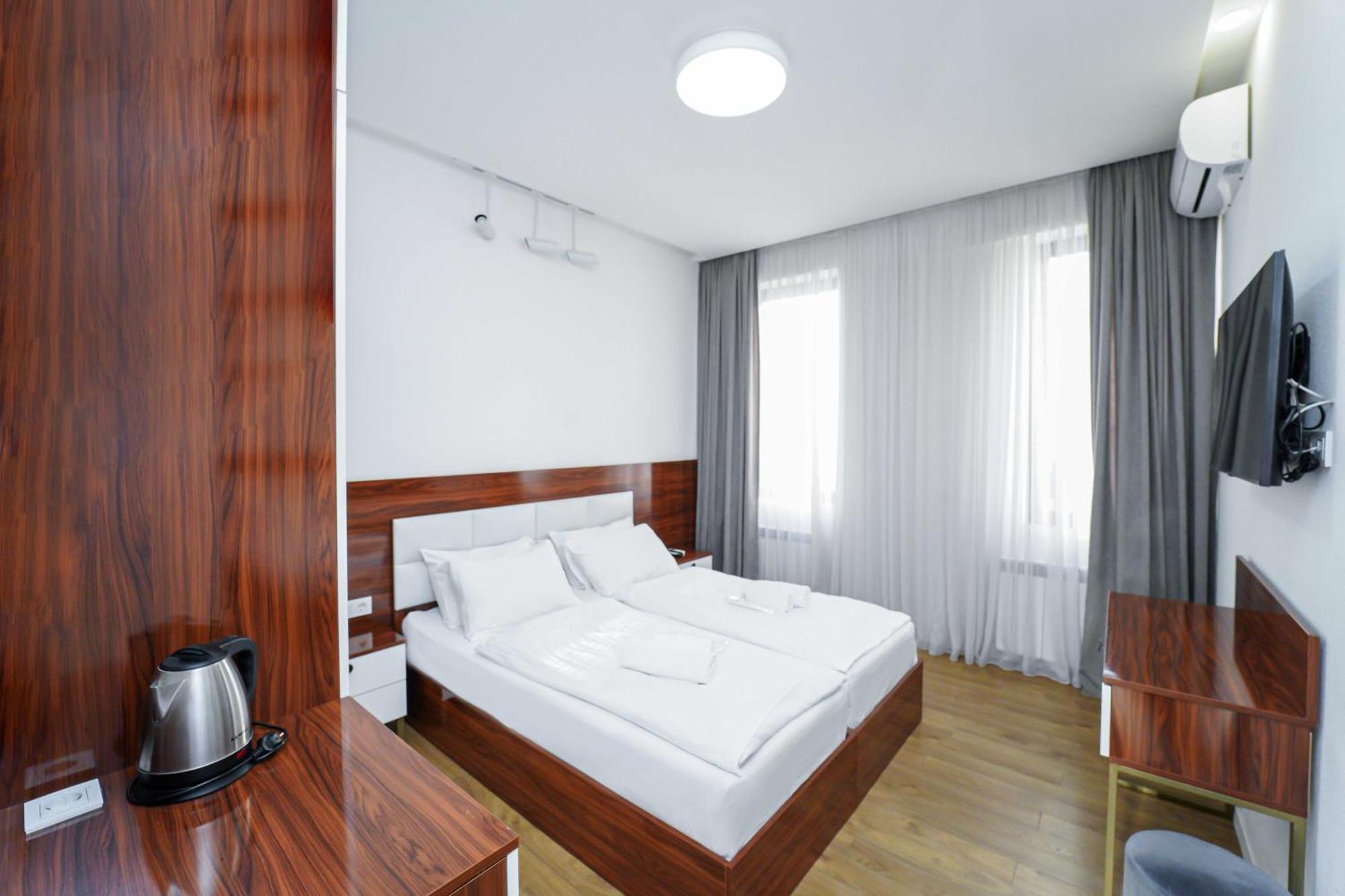 Hotel Type Rooms On Avenue Melikishvili, City Center Tbilisi Esterno foto
