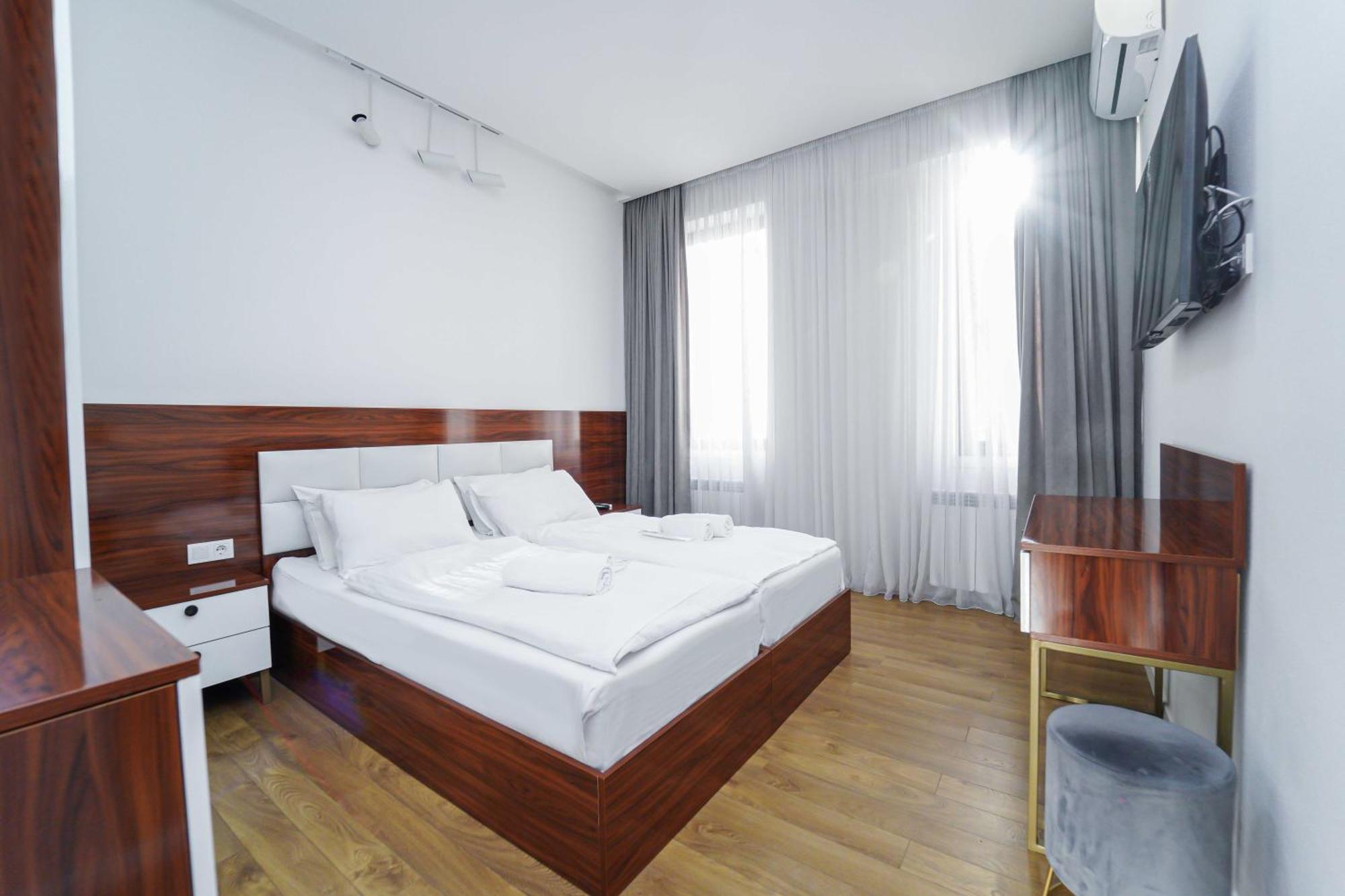 Hotel Type Rooms On Avenue Melikishvili, City Center Tbilisi Esterno foto