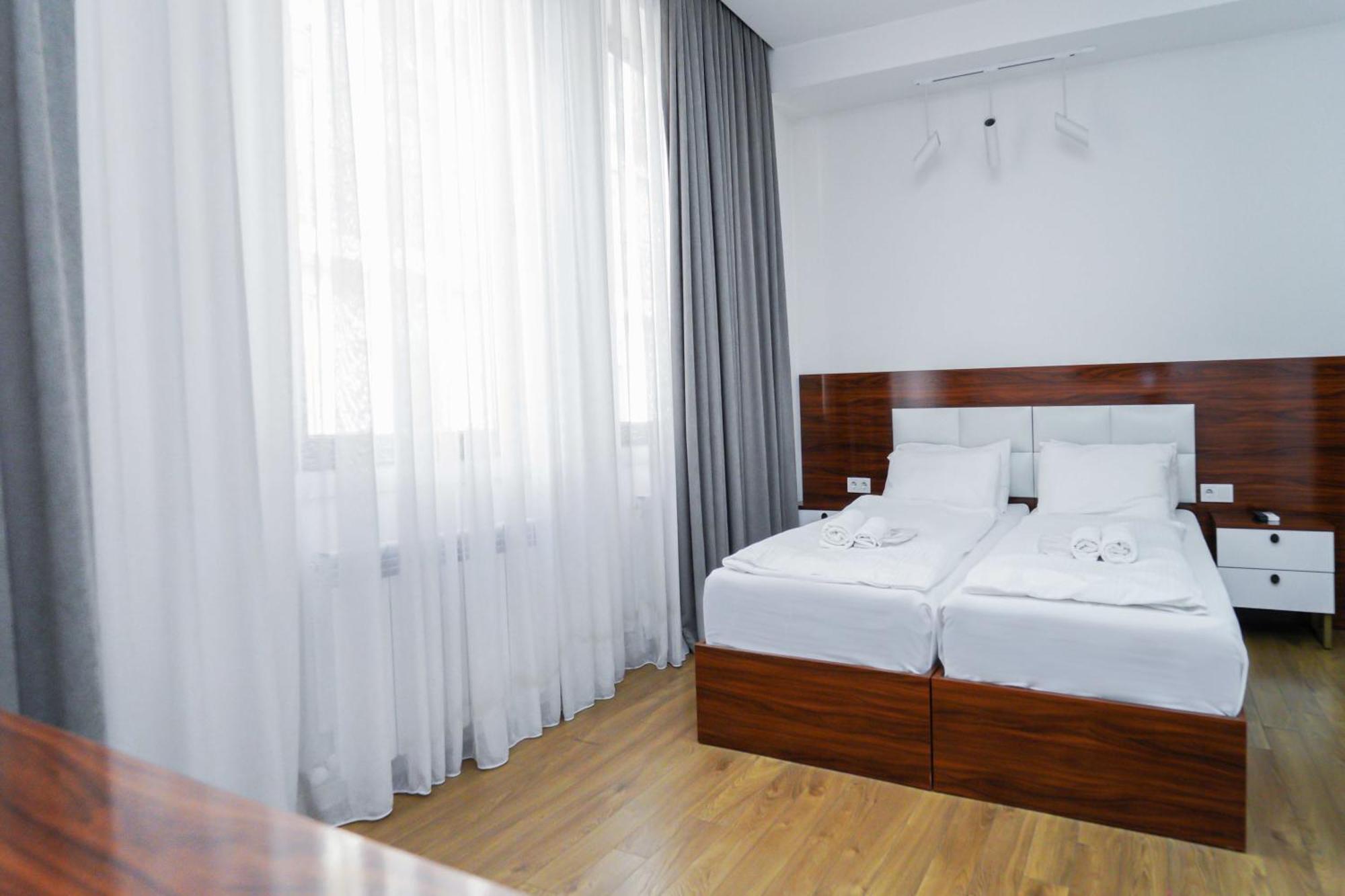 Hotel Type Rooms On Avenue Melikishvili, City Center Tbilisi Esterno foto