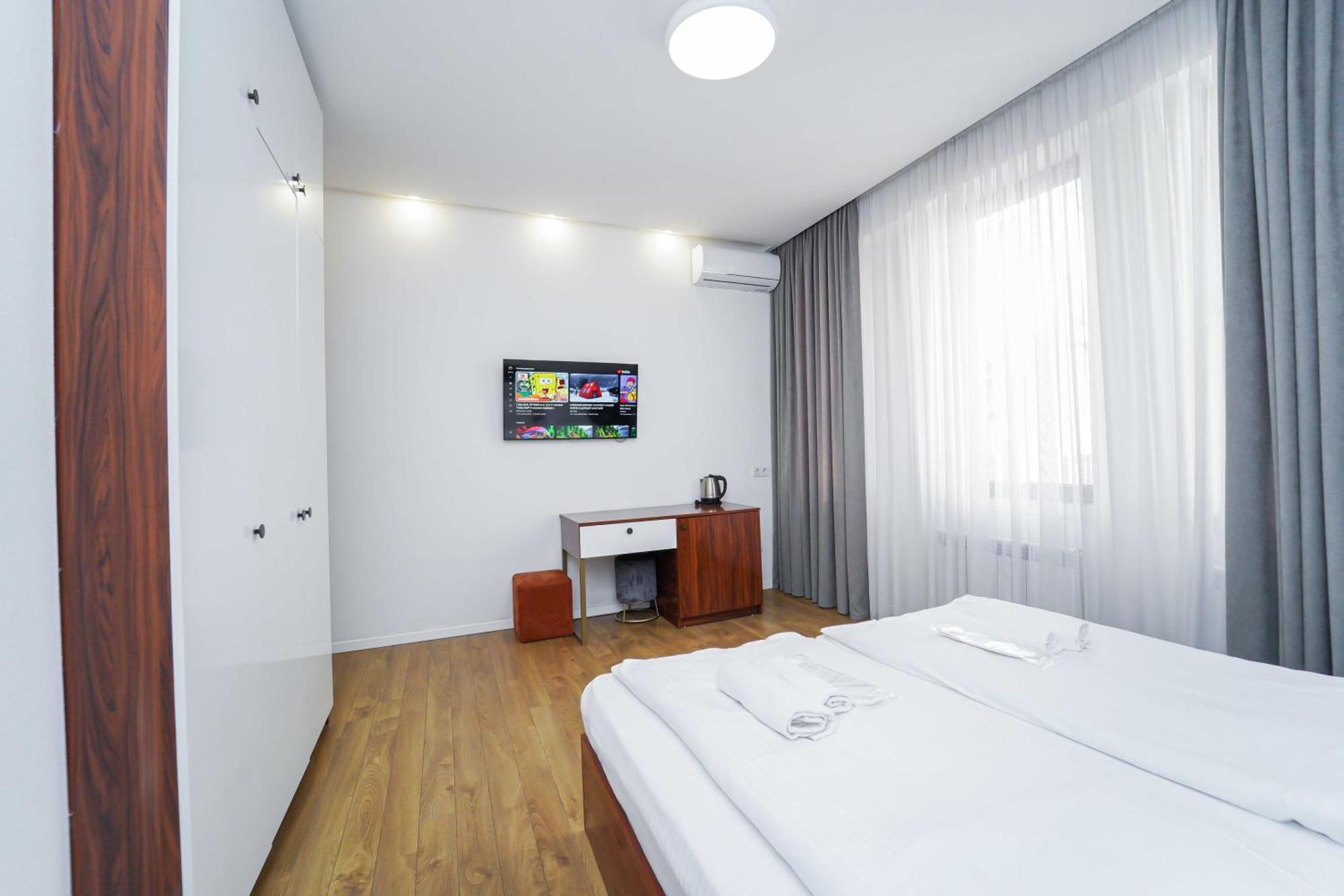 Hotel Type Rooms On Avenue Melikishvili, City Center Tbilisi Esterno foto